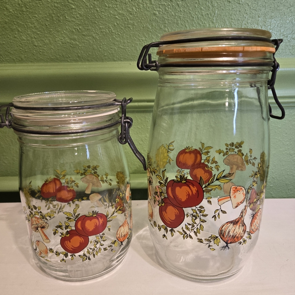 Vintage Arcoroc Spice of Life Cannisters with hinged lid, 1L and 1.5L